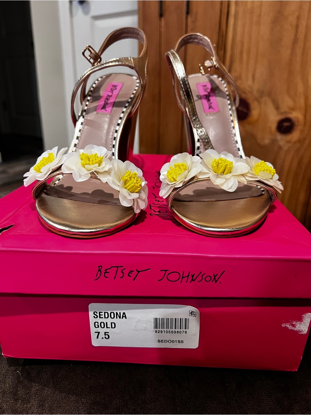 Betsey Johnson Gold Floral Strap Heels with White & Yellow Blooms 7.5